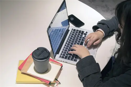 怎么可以到卡塔尔生活